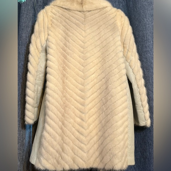 Jordan Marsh Mink Fur Belted Coat - Picture 5 of 6